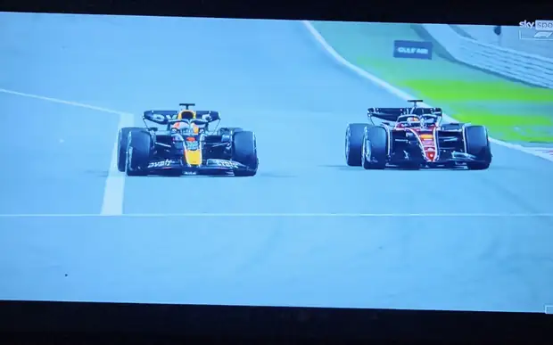 Formule 1 race op scherm